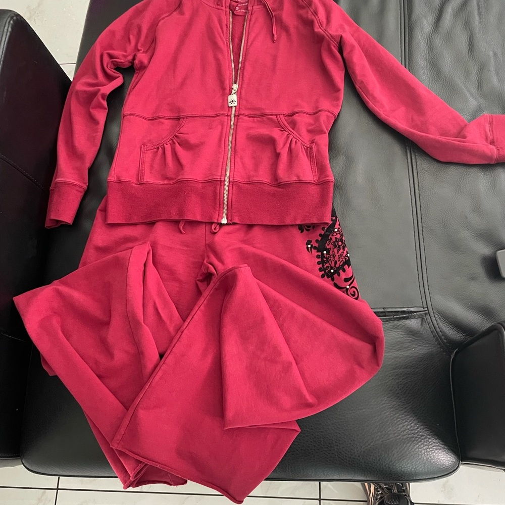 This is a beautiful set of two pieces size small